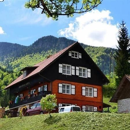 Smucarska Koca Bed and Breakfast Kotlje Exterior foto