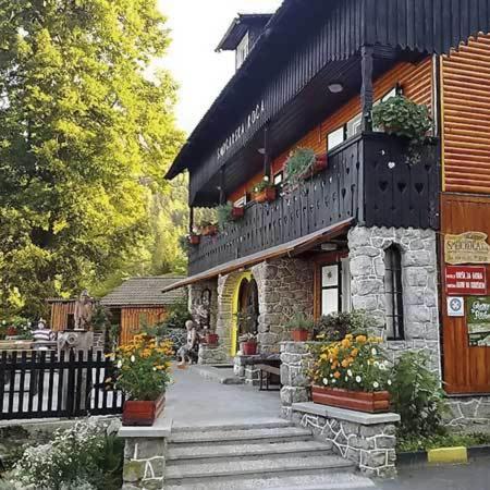 Smucarska Koca Bed and Breakfast Kotlje Exterior foto