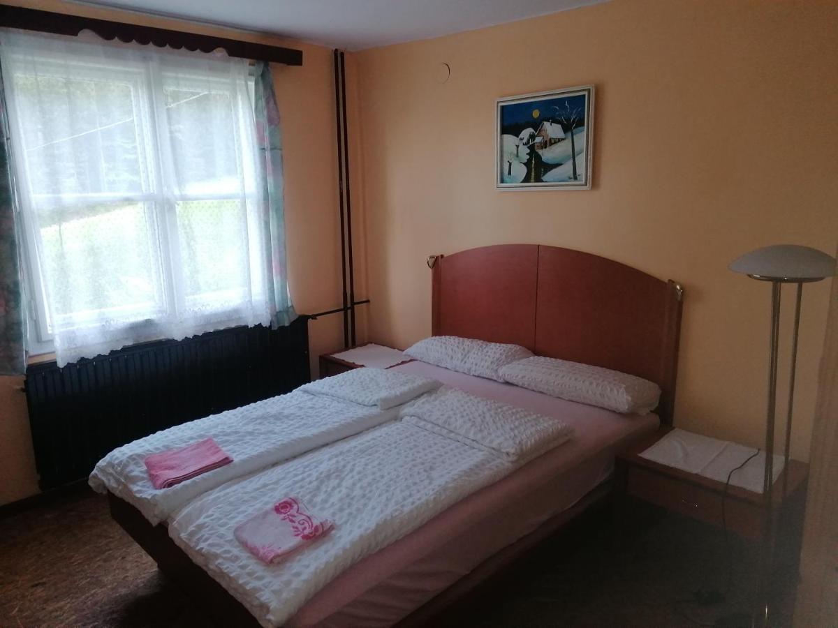 Smucarska Koca Bed and Breakfast Kotlje Exterior foto